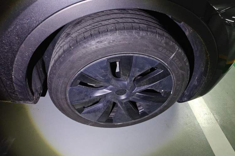 Used Tesla Model Y 2024 Rear-Wheel-Drive Version Right Front Wheel Hub