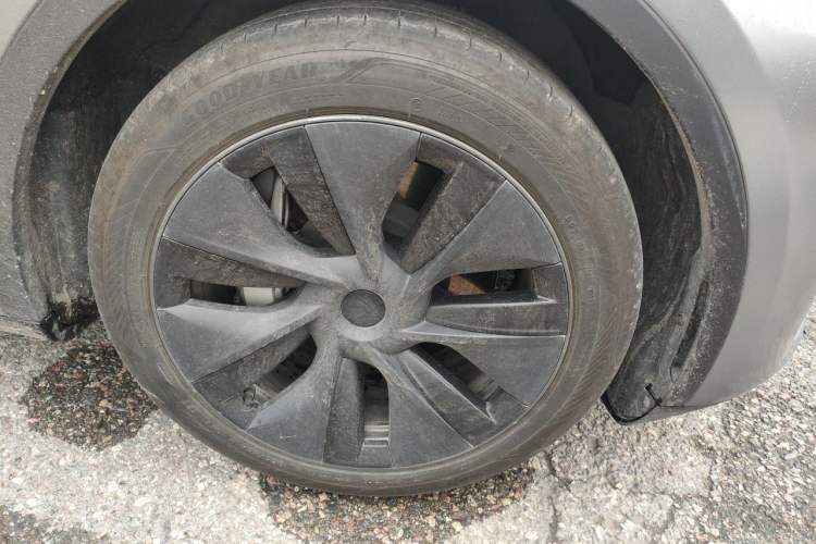 Used Tesla Model Y 2024 Rear-Wheel-Drive Version Right Front Wheel Hub