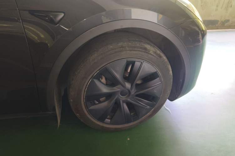 Used Tesla Model Y 2024 Rear-Wheel-Drive Version Right Front Wheel Hub