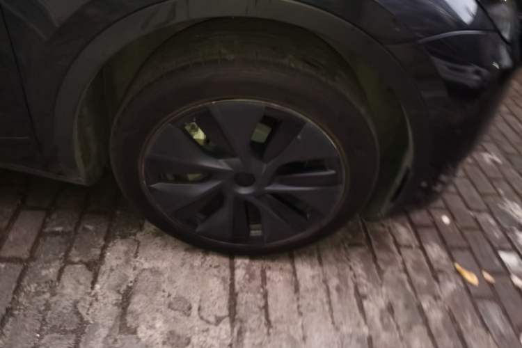 Used Tesla Model Y 2024 Rear-Wheel-Drive Version Right Front Wheel Hub