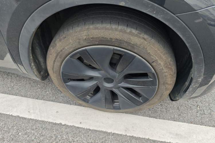 Used Tesla Model Y 2024 Rear-Wheel-Drive Version Right Front Wheel Hub