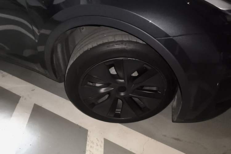 Used Tesla Model Y 2024 Rear-Wheel-Drive Version Right Front Wheel Hub