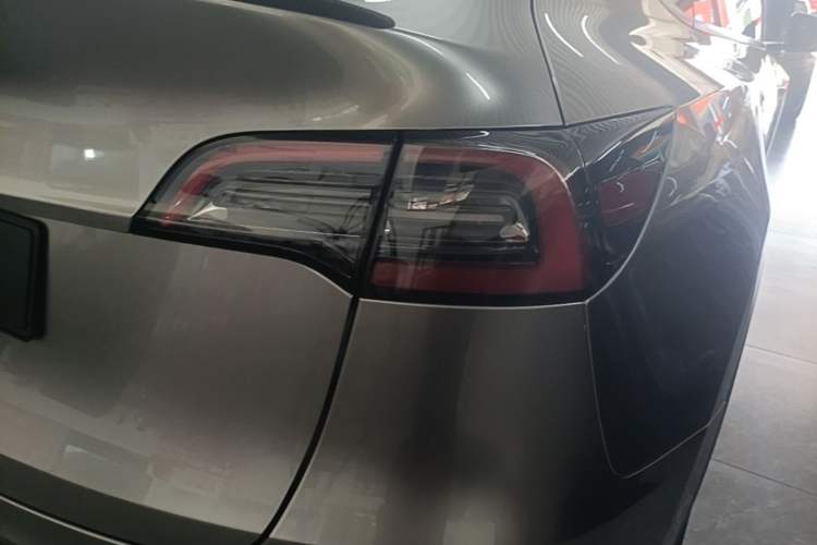 Used Tesla Model Y 2024 Rear-Wheel-Drive Version Right Rear Taillight