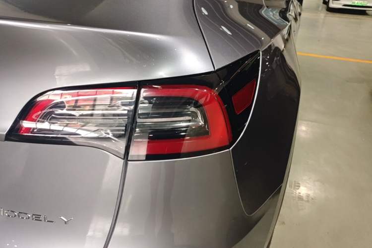 Used Tesla Model Y 2024 Rear-Wheel-Drive Version Right Rear Taillight