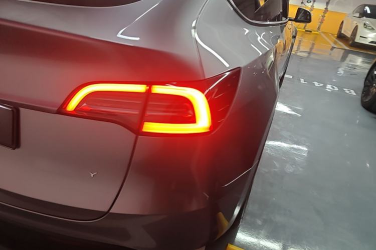 Used Tesla Model Y 2024 Rear-Wheel-Drive Version Right Rear Taillight
