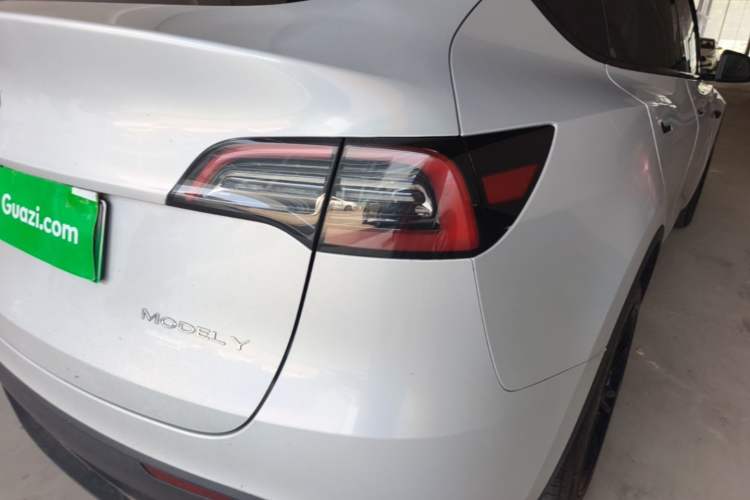 Used Tesla Model Y 2024 Long-Range All-Wheel-Drive Version Right Rear Taillight