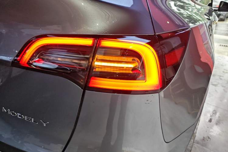 Used Tesla Model Y 2024 Rear-Wheel-Drive Version Right Rear Taillight