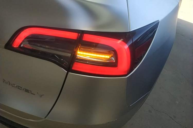 Used Tesla Model Y 2024 Rear-Wheel-Drive Version Right Rear Taillight