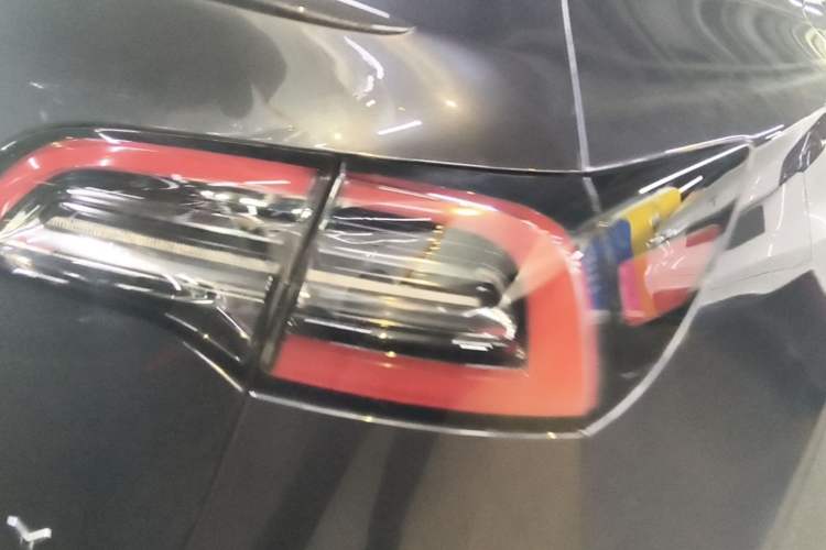 Used Tesla Model Y 2024 Long-Range All-Wheel-Drive Version Right Rear Taillight