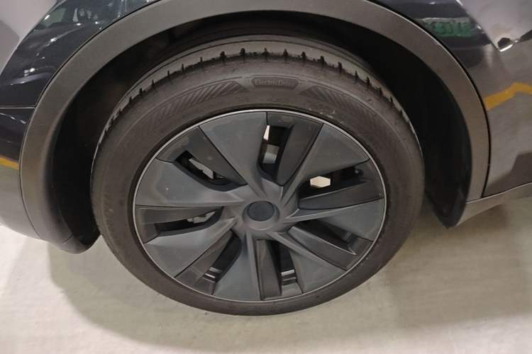 Used Tesla Model Y 2024 Rear-Wheel-Drive Version Right Rear Wheel Hub