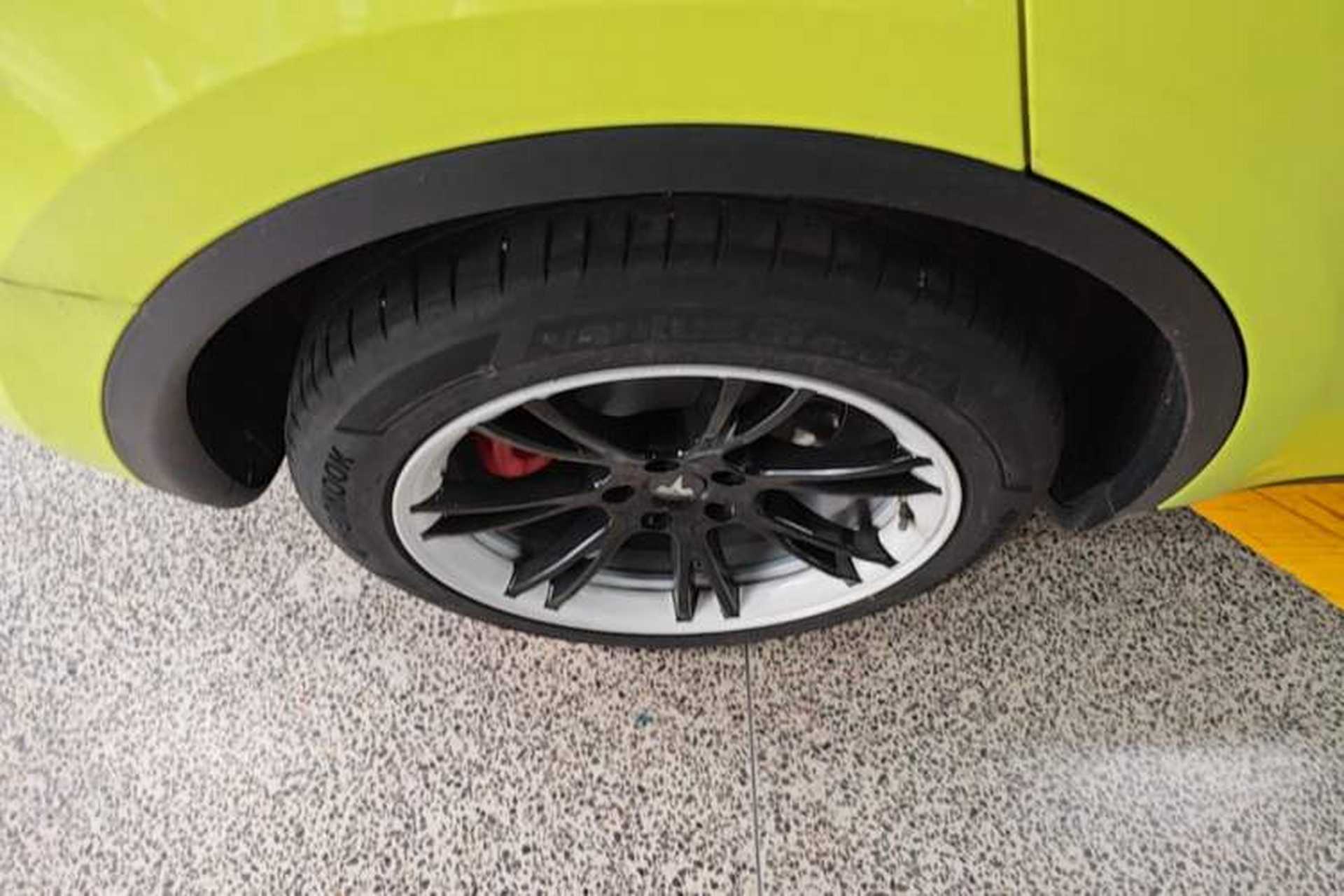 Used Tesla Model Y 2024 Long-Range All-Wheel-Drive Version Right Rear Wheel Hub