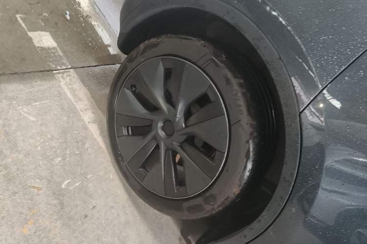 Used Tesla Model Y 2024 Rear-Wheel-Drive Version Right Rear Wheel Hub