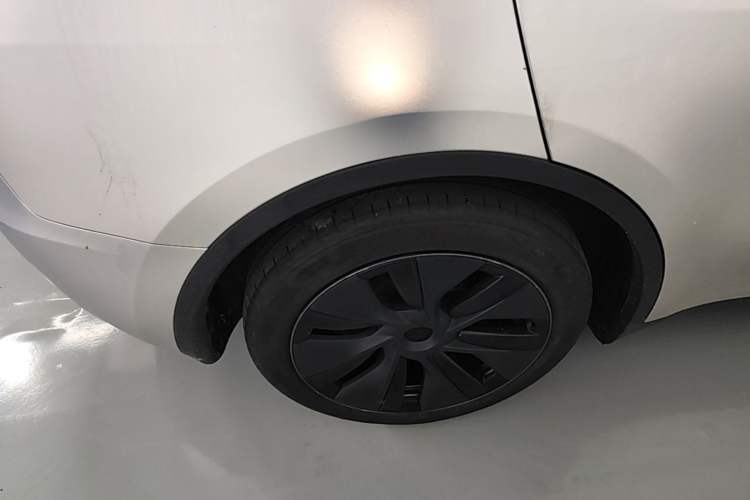 Used Tesla Model Y 2024 Rear-Wheel-Drive Version Right Rear Wheel Hub