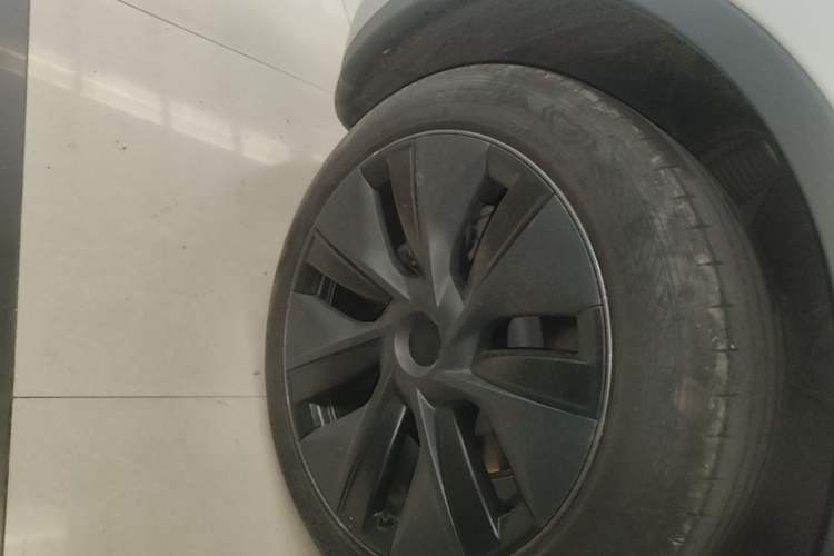 Used Tesla Model Y 2024 Rear-Wheel-Drive Version Right Rear Wheel Hub