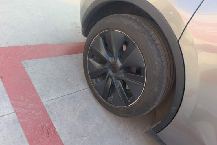 Used Tesla Model Y 2024 Rear-Wheel-Drive Version Right Rear Wheel Hub