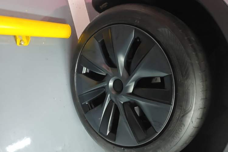 Used Tesla Model Y 2024 Rear-Wheel-Drive Version Right Rear Wheel Hub