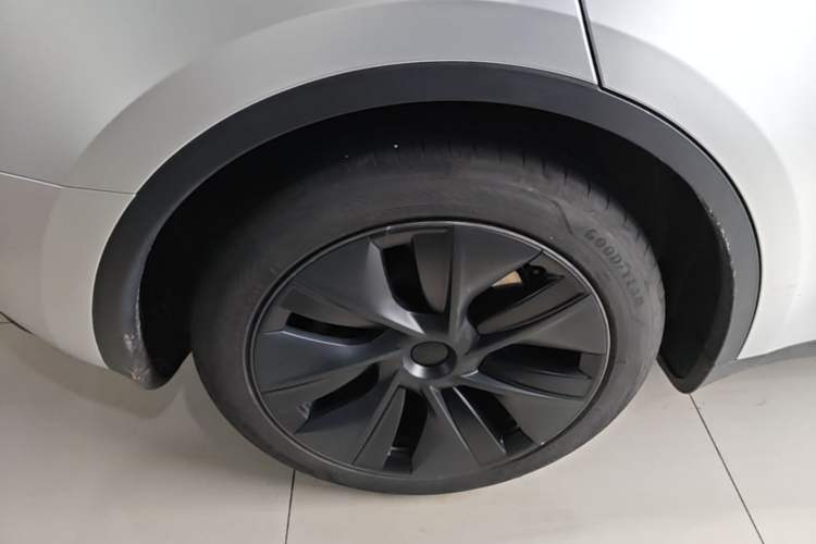Used Tesla Model Y 2024 Rear-Wheel-Drive Version Right Rear Wheel Hub