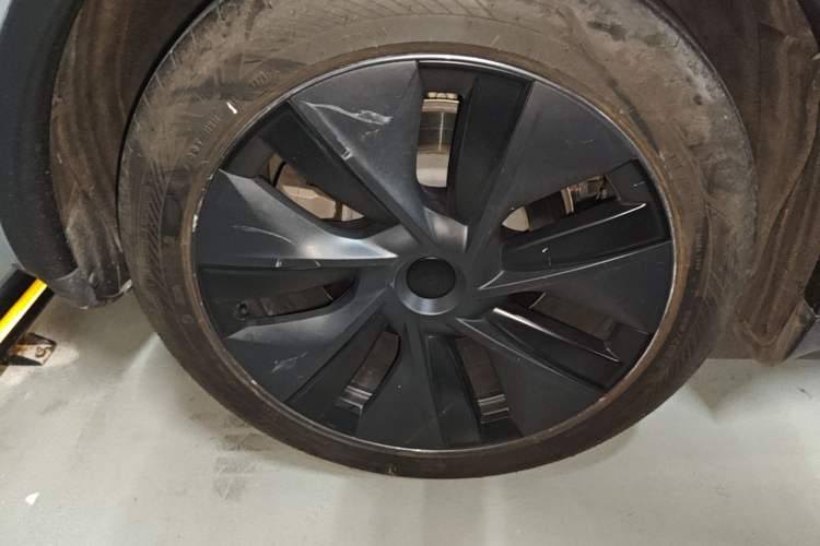 Used Tesla Model Y 2024 Rear-Wheel-Drive Version Right Rear Wheel Hub