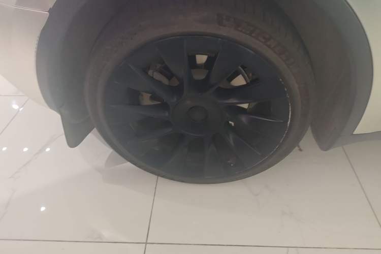 Used Tesla Model Y 2024 Rear-Wheel-Drive Version Right Rear Wheel Hub