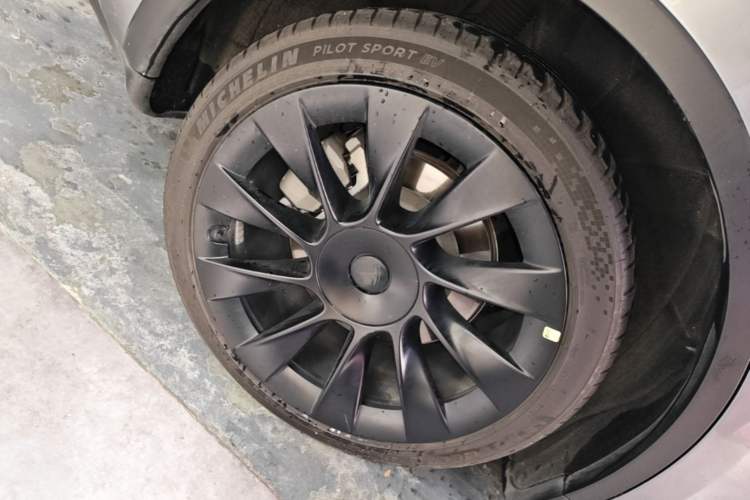 Used Tesla Model Y 2024 Rear-Wheel-Drive Version Right Rear Wheel Hub