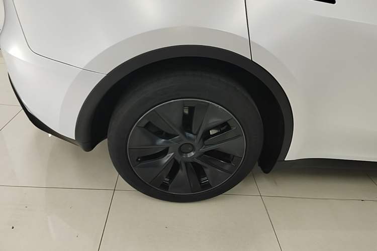 Used Tesla Model Y 2024 Rear-Wheel-Drive Version Right Rear Wheel Hub