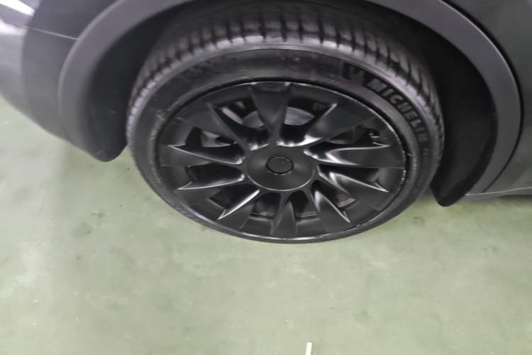Used Tesla Model Y 2024 Rear-Wheel-Drive Version Right Rear Wheel Hub