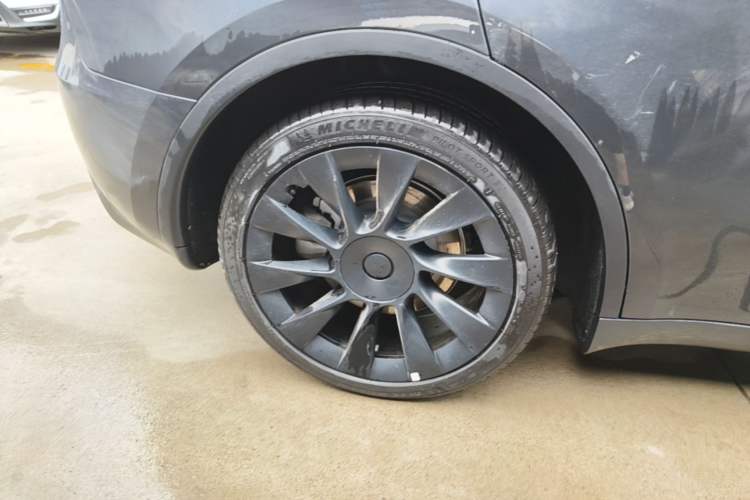 Used Tesla Model Y 2024 Rear-Wheel-Drive Version Right Rear Wheel Hub