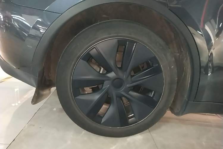 Used Tesla Model Y 2024 Rear-Wheel-Drive Version Right Rear Wheel Hub