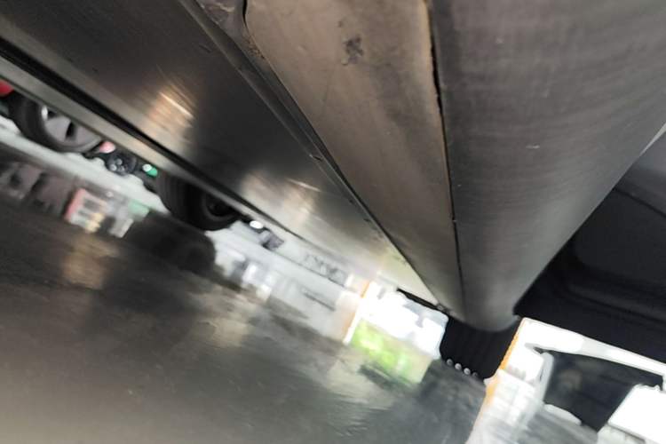 Used Tesla Model Y 2024 Rear-Wheel-Drive Version Right Side Sill