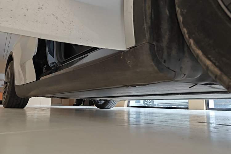 Used Tesla Model Y 2024 Rear-Wheel-Drive Version Right Side Sill