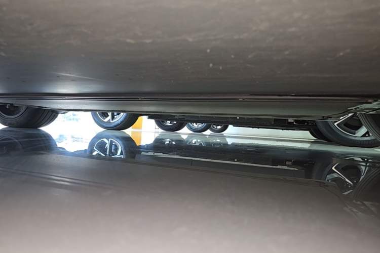 Used Tesla Model Y 2024 Rear-Wheel-Drive Version Right Side Sill