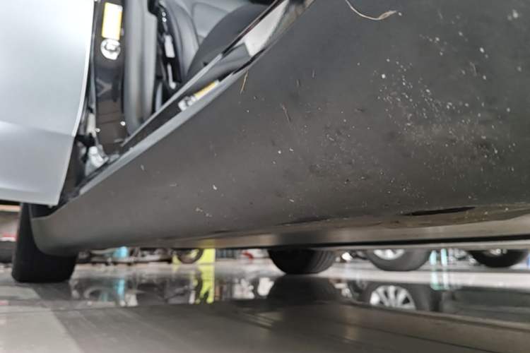 Used Tesla Model Y 2024 Rear-Wheel-Drive Version Right Side Sill