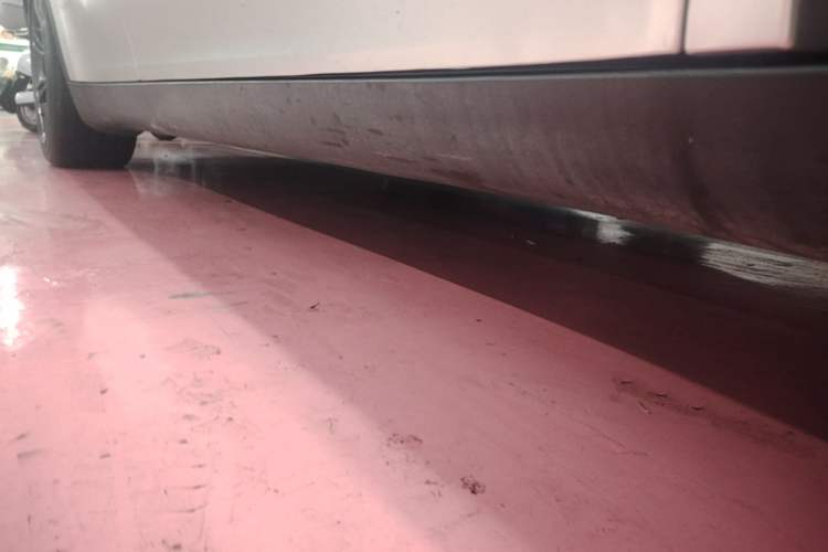 Used Tesla Model Y 2024 Rear-Wheel-Drive Version Right Side Sill