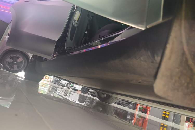 Used Tesla Model Y 2024 Rear-Wheel-Drive Version Right Side Sill