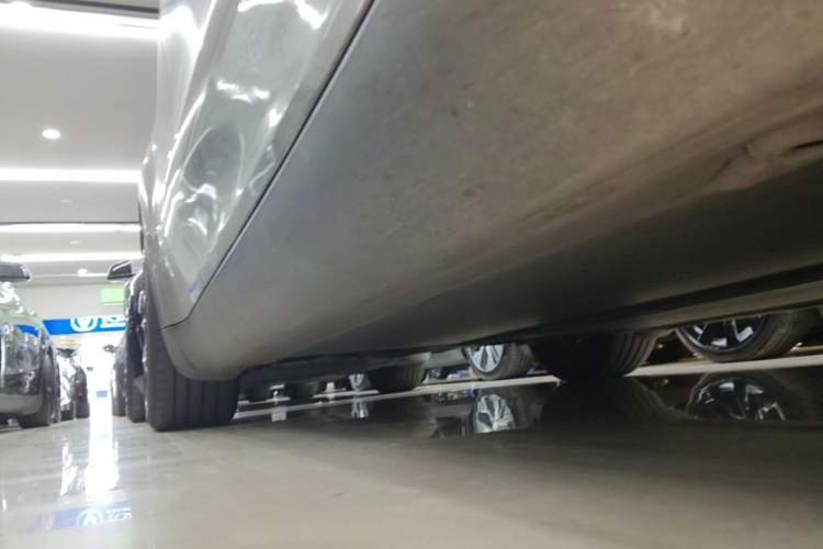 Used Tesla Model Y 2024 Rear-Wheel-Drive Version Right Side Sill