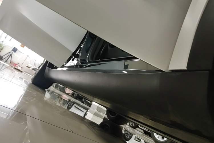 Used Tesla Model Y 2024 Rear-Wheel-Drive Version Right Side Sill