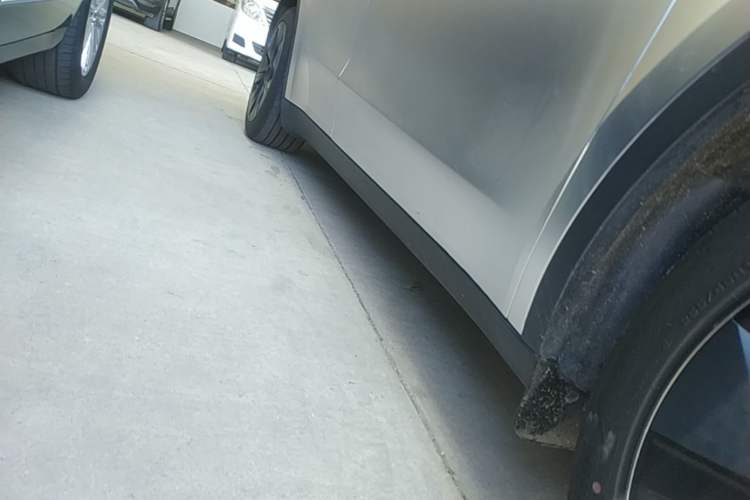 Used Tesla Model Y 2024 Rear-Wheel-Drive Version Right Side Sill