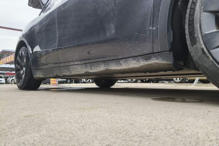 Used Tesla Model Y 2024 Rear-Wheel-Drive Version Right Side Sill