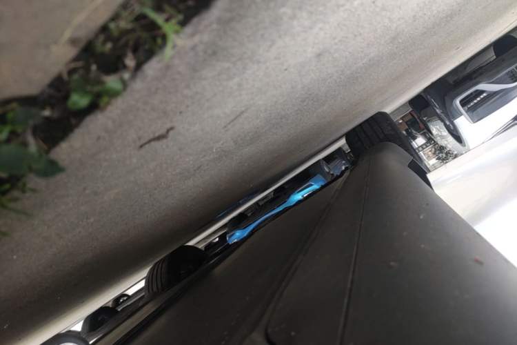 Used Tesla Model Y 2024 Long-Range All-Wheel-Drive Version Right Side Sill