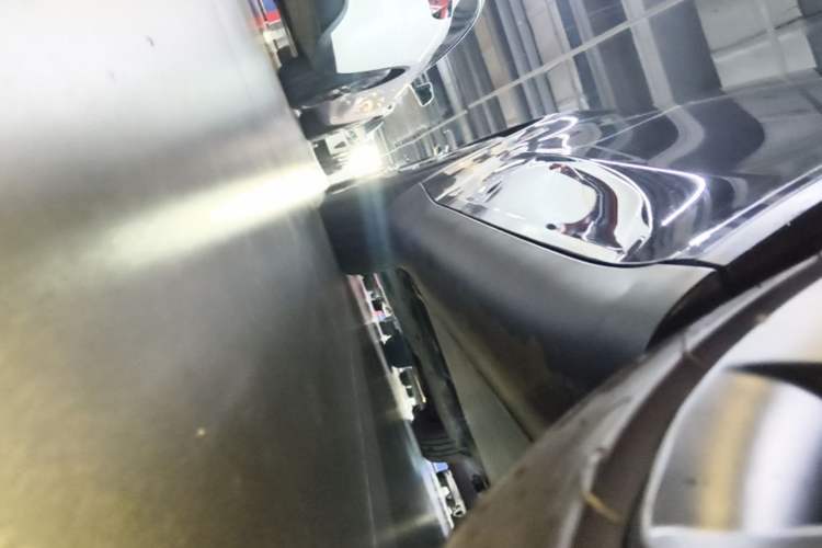 Used Tesla Model Y 2024 Long-Range All-Wheel-Drive Version Right Side Sill