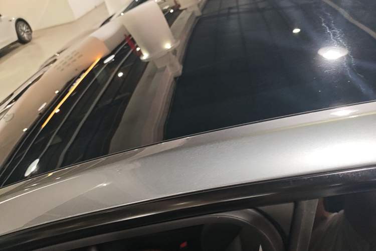 Used Tesla Model Y 2024 Rear-Wheel-Drive Version Roof