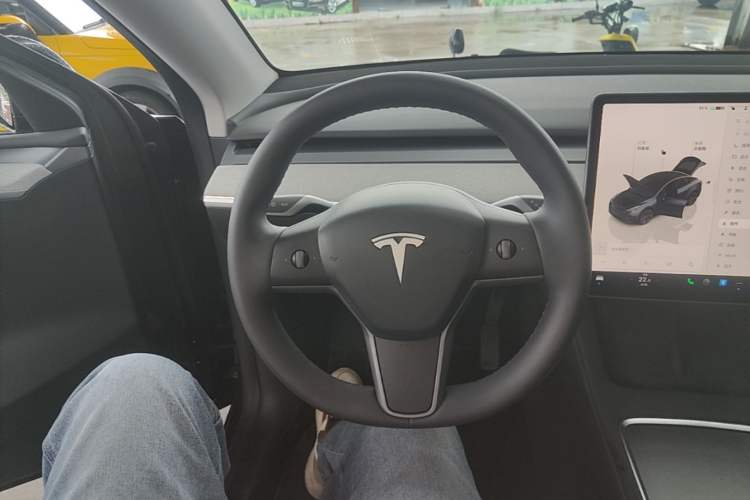 Used Tesla Model Y 2024 Rear-Wheel-Drive Version Steering Wheel