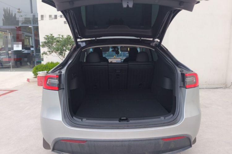 Used Tesla Model Y 2024 Long-Range All-Wheel-Drive Version Trunk