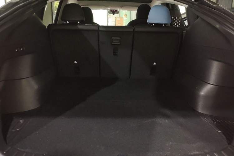 Used Tesla Model Y 2024 Long-Range All-Wheel-Drive Version Trunk