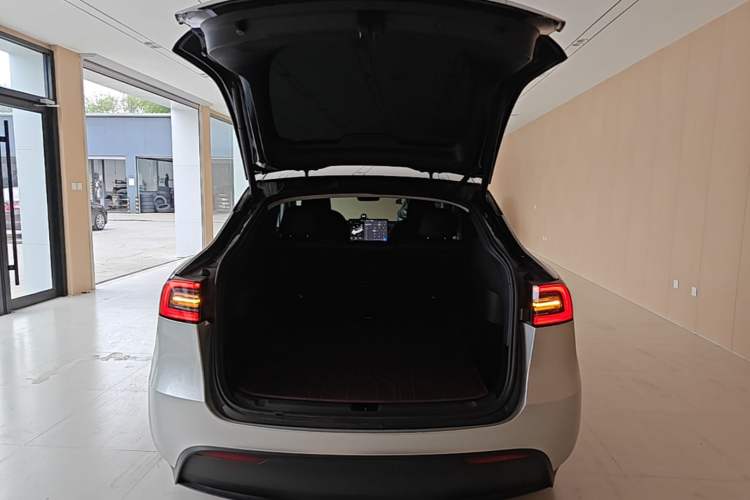 Used Tesla Model Y 2024 Rear-Wheel-Drive Version Trunk