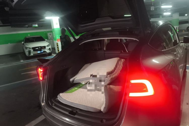 Used Tesla Model Y 2024 Long-Range All-Wheel-Drive Version Trunk