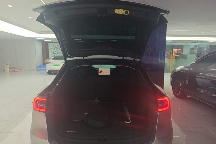 Used Tesla Model Y 2024 Rear-Wheel-Drive Version Trunk