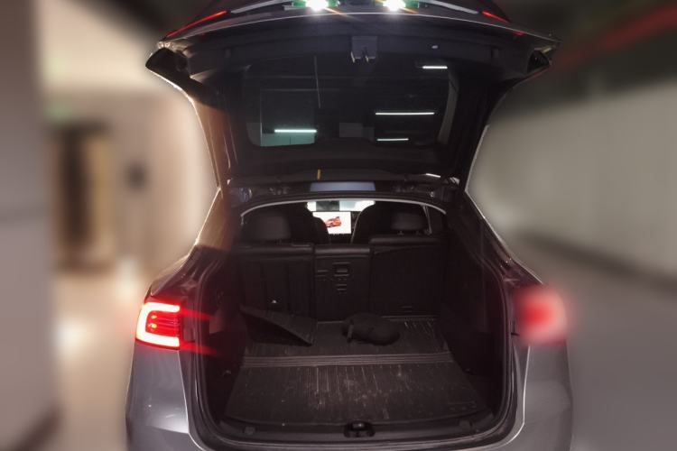 Used Tesla Model Y 2024 Long-Range All-Wheel-Drive Version Trunk