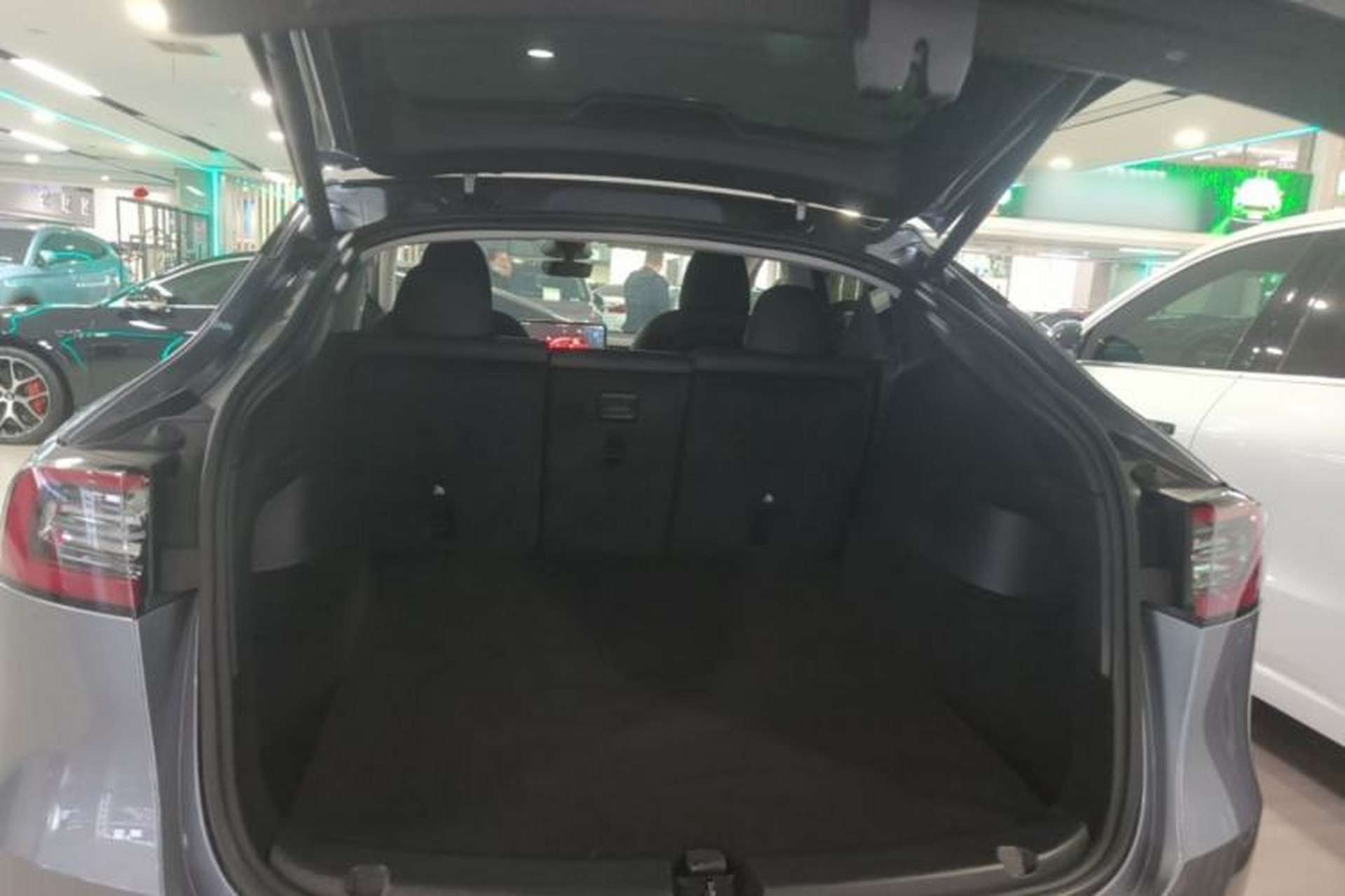 Used Tesla Model Y 2024 Long-Range All-Wheel-Drive Version Trunk