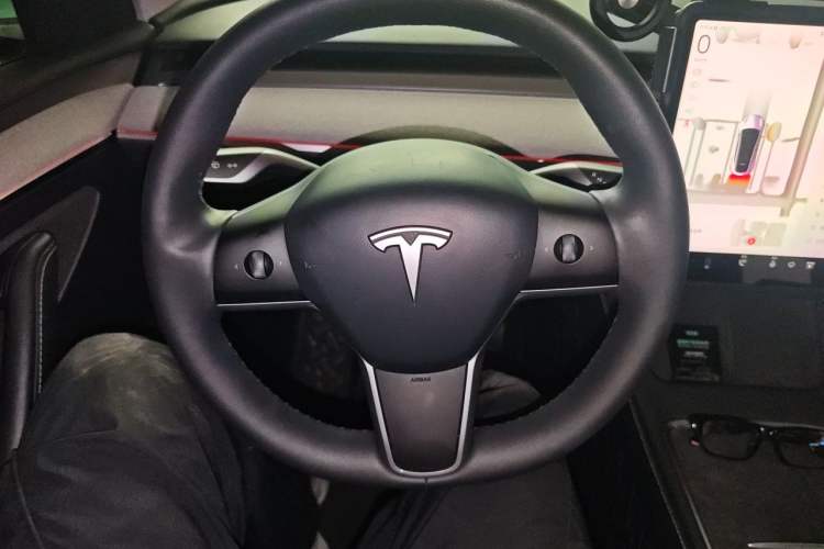 Used Tesla Model Y 2024 Rear-Wheel-Drive Version Steering Wheel